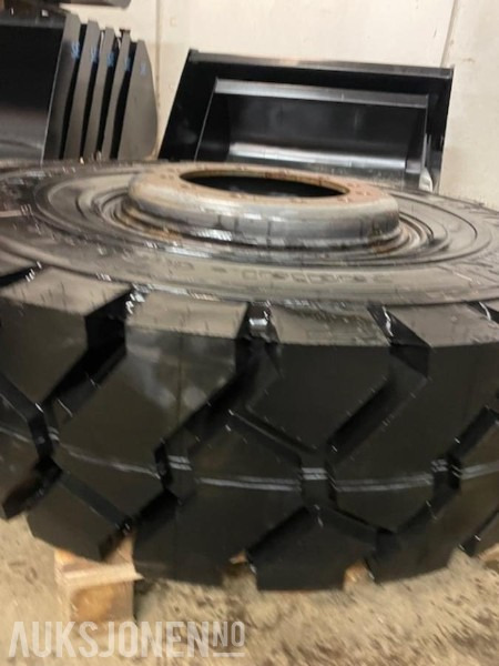 4 stk nye Michelin 14.00 R24 hjullaster-/anleggs-hjul - dekk med felg - ny gummibane - Celtniecības maisītājs: foto 2 4 stk nye Michelin 14.00 R24 hjullaster-/anleggs-hjul - dekk med felg - ny gummibane - Celtniecības maisītājs: foto 2