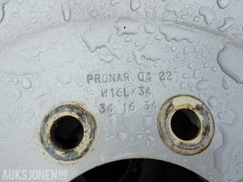 4 stk traktordekk med pigg stått på New Holland T5060 - Traktors: foto 5 4 stk traktordekk med pigg stått på New Holland T5060 - Traktors: foto 5