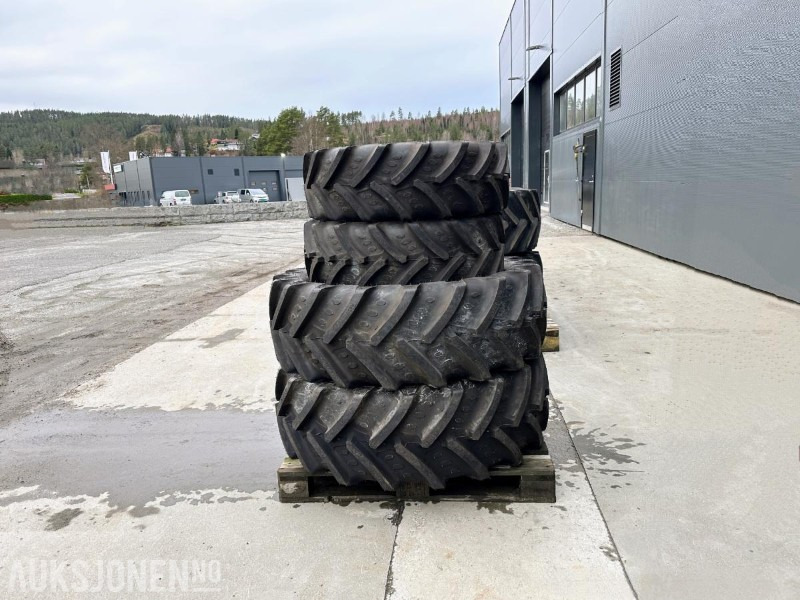 BKT AGRIMAX RT 765 TRAKTORDEKK 320/70 R 20 + 420/70 R 28 - Traktors: foto 1 BKT AGRIMAX RT 765 TRAKTORDEKK 320/70 R 20 + 420/70 R 28 - Traktors: foto 1