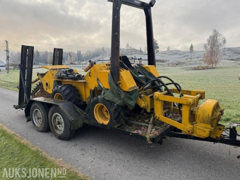 DH45 Trencher med vibrofunksjon bak og maskintralle - Celtniecības maisītājs: foto 5 DH45 Trencher med vibrofunksjon bak og maskintralle - Celtniecības maisītājs: foto 5
