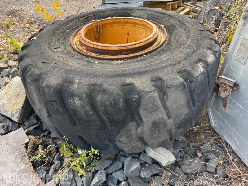 Dekk og felg til hjullaster - Celtniecības maisītājs: foto 2 Dekk og felg til hjullaster - Celtniecības maisītājs: foto 2