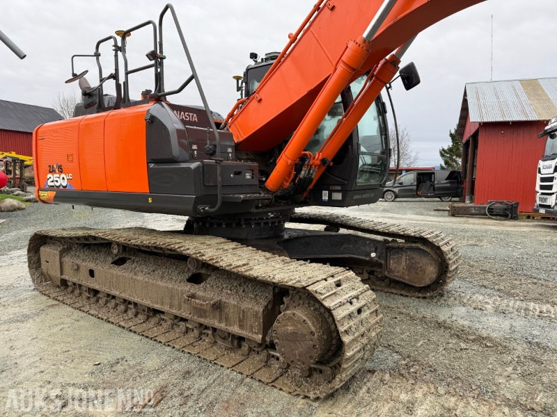 Hitachi ZX250 LC-6 EC223, GPS, Sentralsmøring, 2 skuffer, LED - Ekskavators: foto 4 Hitachi ZX250 LC-6 EC223, GPS, Sentralsmøring, 2 skuffer, LED - Ekskavators: foto 4