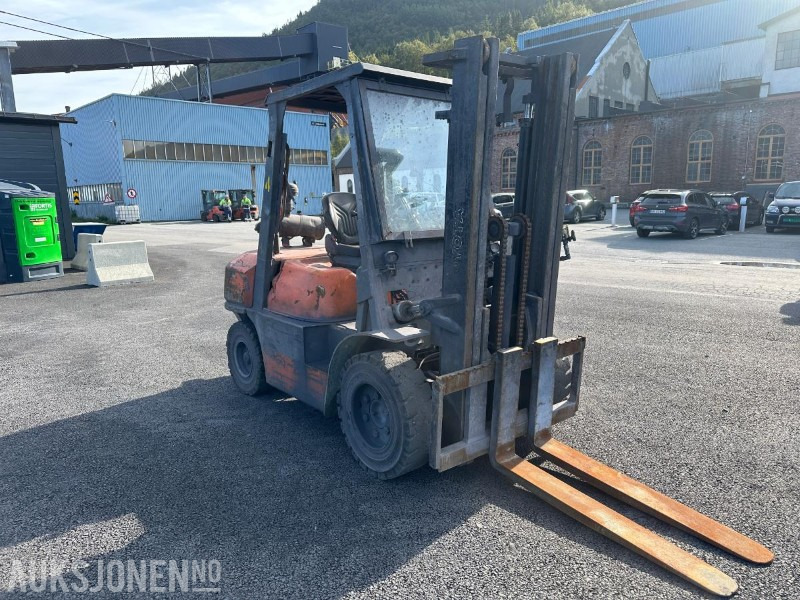 1997 Toyota 02-6fD35 Gaffeltruck / Motvektstruck - Iekraušanas tehnika: foto 4 1997 Toyota 02-6fD35 Gaffeltruck / Motvektstruck - Iekraušanas tehnika: foto 4