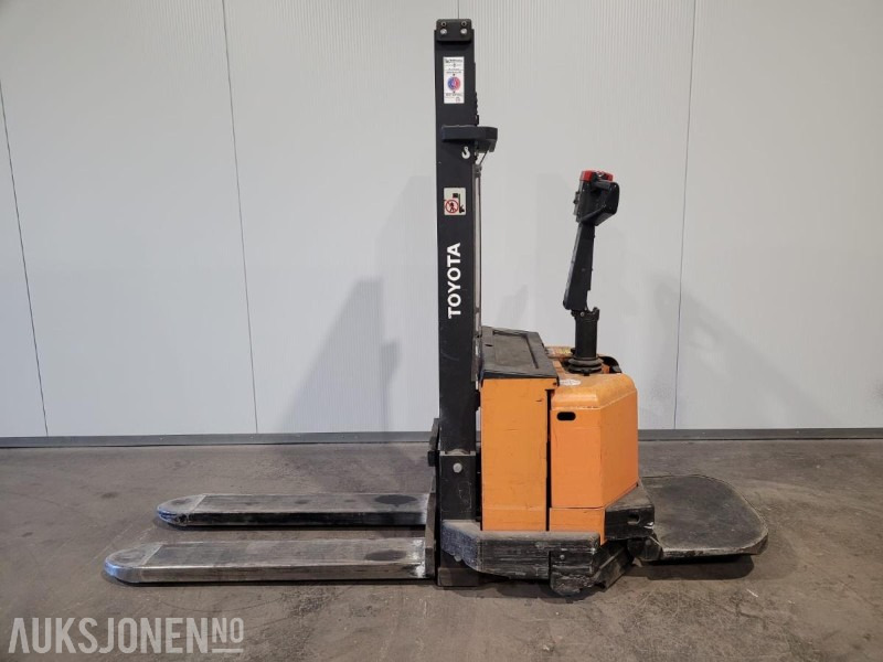 2000 Toyota Stabler - Iekraušanas tehnika: foto 2 2000 Toyota Stabler - Iekraušanas tehnika: foto 2