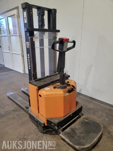 2000 Toyota Stabler - Iekraušanas tehnika: foto 3 2000 Toyota Stabler - Iekraušanas tehnika: foto 3