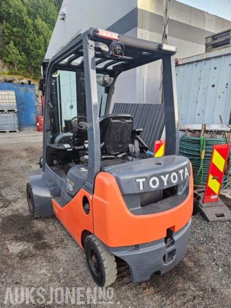 2018 Toyota Tonero 02-8FDF15 truck med rotator trippelmast og tvillinghjul - Iekraušanas tehnika: foto 2 2018 Toyota Tonero 02-8FDF15 truck med rotator trippelmast og tvillinghjul - Iekraušanas tehnika: foto 2