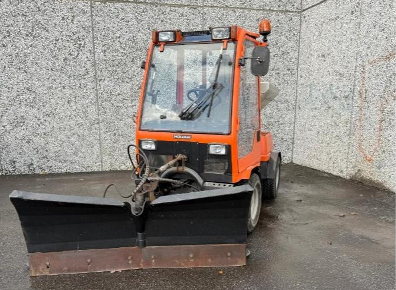 2002 Holder C240 Traktorregistrert redskapsbærer med 4x4 brøyteskjær og strøer - Komunālā/ Specializētā tehnika: foto 4 2002 Holder C240 Traktorregistrert redskapsbærer med 4x4 brøyteskjær og strøer - Komunālā/ Specializētā tehnika: foto 4