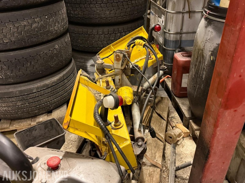 Komunālā/ Specializētā tehnika 2007 Holder C2.42 Minitraktor/Redskapsbærer - V-Plog - Fres - Feiemaskin - Strøer - 3764T: foto 28 Komunālā/ Specializētā tehnika 2007 Holder C2.42 Minitraktor/Redskapsbærer - V-Plog - Fres - Feiemaskin - Strøer - 3764T: foto 28