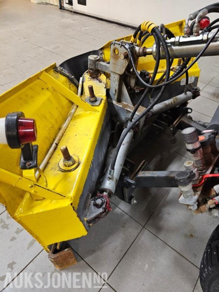 Komunālā/ Specializētā tehnika 2007 Holder C2.42 Minitraktor/Redskapsbærer - V-Plog - Fres - Feiemaskin - Strøer - 3764T: foto 46 Komunālā/ Specializētā tehnika 2007 Holder C2.42 Minitraktor/Redskapsbærer - V-Plog - Fres - Feiemaskin - Strøer - 3764T: foto 46