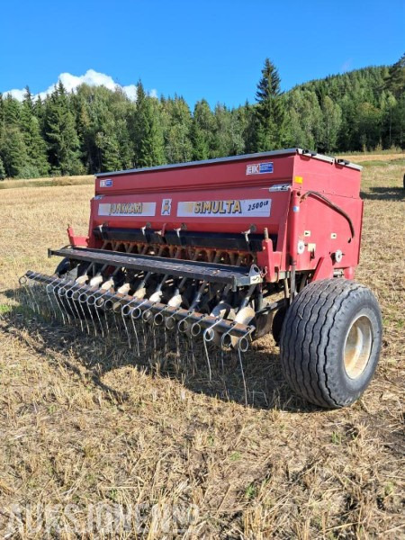 1997 Junkkeri Simulta såmaskin 2500 slep - Lauksaimniecības tehnika: foto 1 1997 Junkkeri Simulta såmaskin 2500 slep - Lauksaimniecības tehnika: foto 1