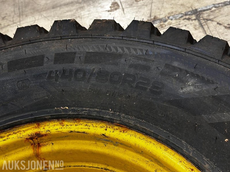 2 stk. Nokian TRI Hakkapeliitta 440/80 R28 forhjul til John Deere på felg - Lauksaimniecības tehnika: foto 3 2 stk. Nokian TRI Hakkapeliitta 440/80 R28 forhjul til John Deere på felg - Lauksaimniecības tehnika: foto 3