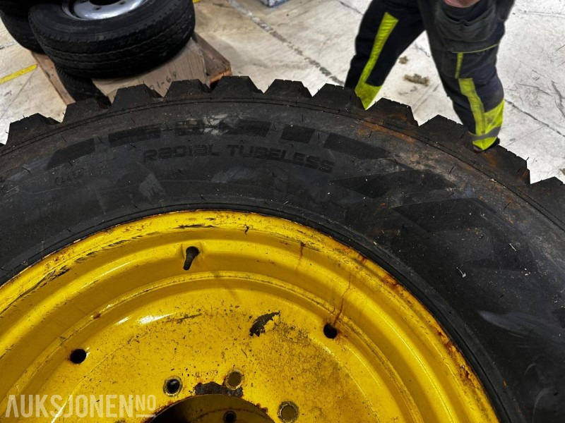 2 stk. Nokian TRI Hakkapeliitta 440/80 R28 forhjul til John Deere på felg - Lauksaimniecības tehnika: foto 4 2 stk. Nokian TRI Hakkapeliitta 440/80 R28 forhjul til John Deere på felg - Lauksaimniecības tehnika: foto 4