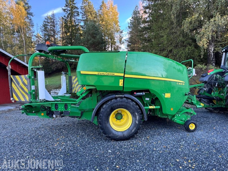 2017 John Deere C441 R kombipresse med sentralsmøring - Lauksaimniecības tehnika: foto 4 2017 John Deere C441 R kombipresse med sentralsmøring - Lauksaimniecības tehnika: foto 4