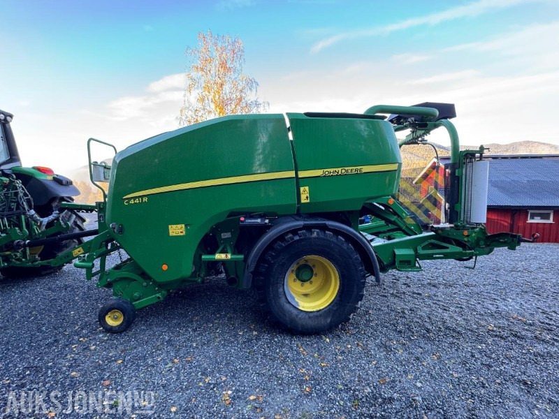 2017 John Deere C441 R kombipresse med sentralsmøring - Lauksaimniecības tehnika: foto 2 2017 John Deere C441 R kombipresse med sentralsmøring - Lauksaimniecības tehnika: foto 2