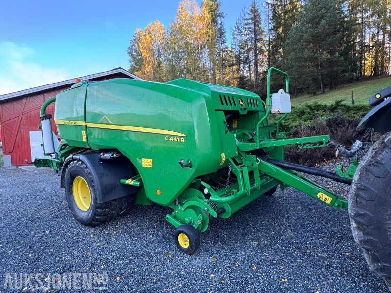 2017 John Deere C441 R kombipresse med sentralsmøring - Lauksaimniecības tehnika: foto 5 2017 John Deere C441 R kombipresse med sentralsmøring - Lauksaimniecības tehnika: foto 5