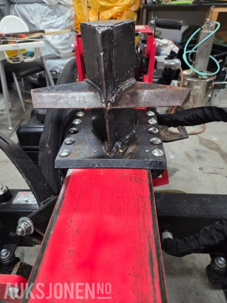 2025 Hecht 6422 ATV Vedkløyver – 22 tonn | Lite brukt (30–35 timer) - Lauksaimniecības tehnika: foto 3 2025 Hecht 6422 ATV Vedkløyver – 22 tonn | Lite brukt (30–35 timer) - Lauksaimniecības tehnika: foto 3