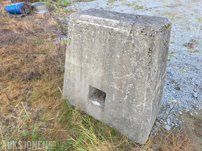BETONGLODD TIL TRAKTOR - Lauksaimniecības tehnika: foto 2 BETONGLODD TIL TRAKTOR - Lauksaimniecības tehnika: foto 2