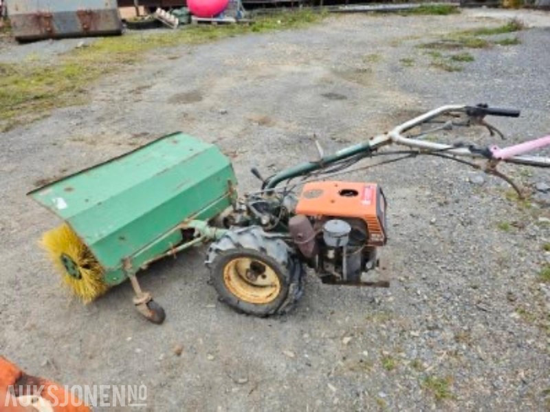 Goldoni 2 Hjuls traktor m/kost og snøfreser - Lauksaimniecības tehnika: foto 4 Goldoni 2 Hjuls traktor m/kost og snøfreser - Lauksaimniecības tehnika: foto 4