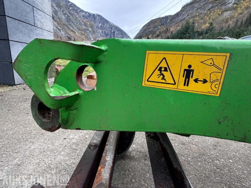 Lauksaimniecības tehnika Lite brukt løftearm til Avant 630: foto 9 Lauksaimniecības tehnika Lite brukt løftearm til Avant 630: foto 9