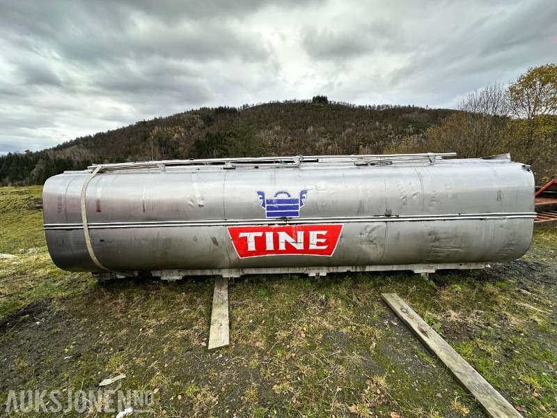 Metallirakenne Vanntank 16000 liter - Lauksaimniecības tehnika: foto 1 Metallirakenne Vanntank 16000 liter - Lauksaimniecības tehnika: foto 1