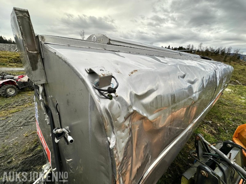 Metallirakenne Vanntank 16000 liter - Lauksaimniecības tehnika: foto 4 Metallirakenne Vanntank 16000 liter - Lauksaimniecības tehnika: foto 4