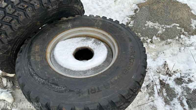 Nokian Hakkapeliitta Tri piggdekk med felg til Deutz traktor - Lauksaimniecības tehnika: foto 3 Nokian Hakkapeliitta Tri piggdekk med felg til Deutz traktor - Lauksaimniecības tehnika: foto 3
