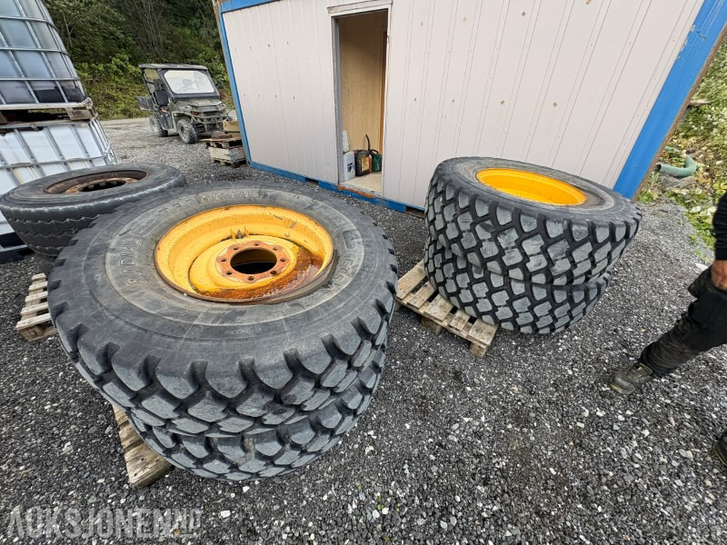 1995 Volvo Komplette hjulsett 17.5R25 for hjullaster - Papildaprīkojums - Celtniecības tehnika: foto 1 1995 Volvo Komplette hjulsett 17.5R25 for hjullaster - Papildaprīkojums - Celtniecības tehnika: foto 1