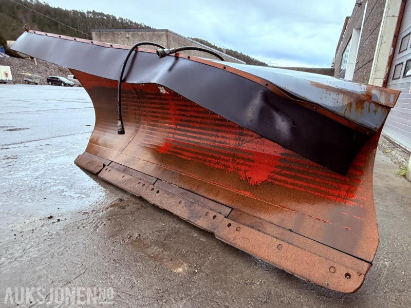 2011 Siljum Mekan Snøskjær Tornado 3700 KK - Volvo BM feste - Papildaprīkojums - Celtniecības tehnika: foto 1 2011 Siljum Mekan Snøskjær Tornado 3700 KK - Volvo BM feste - Papildaprīkojums - Celtniecības tehnika: foto 1