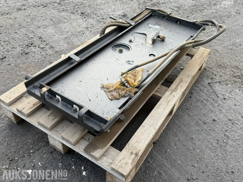 2017 Bobcat TILT-TATCH hydraulisk tilt-feste - Papildaprīkojums - Celtniecības tehnika: foto 3 2017 Bobcat TILT-TATCH hydraulisk tilt-feste - Papildaprīkojums - Celtniecības tehnika: foto 3