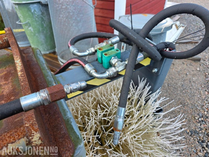 2017 TAH1300S hydraulisk feiebørste / Kost - Papildaprīkojums - Celtniecības tehnika: foto 5 2017 TAH1300S hydraulisk feiebørste / Kost - Papildaprīkojums - Celtniecības tehnika: foto 5