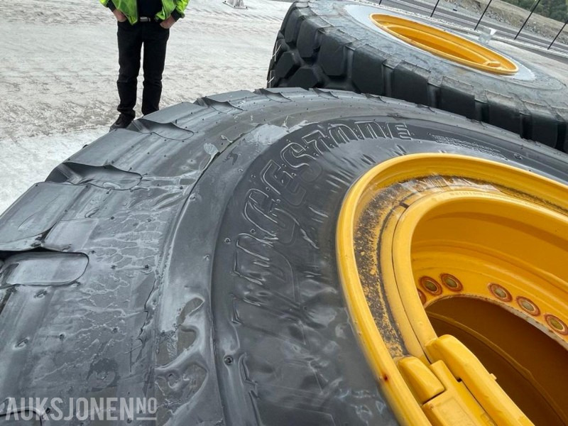4 stk. NYE Bridgestone VJT 23,5/R 25 dekk - VOLVO L 110/120. Med felg! - Papildaprīkojums - Celtniecības tehnika: foto 5 4 stk. NYE Bridgestone VJT 23,5/R 25 dekk - VOLVO L 110/120. Med felg! - Papildaprīkojums - Celtniecības tehnika: foto 5
