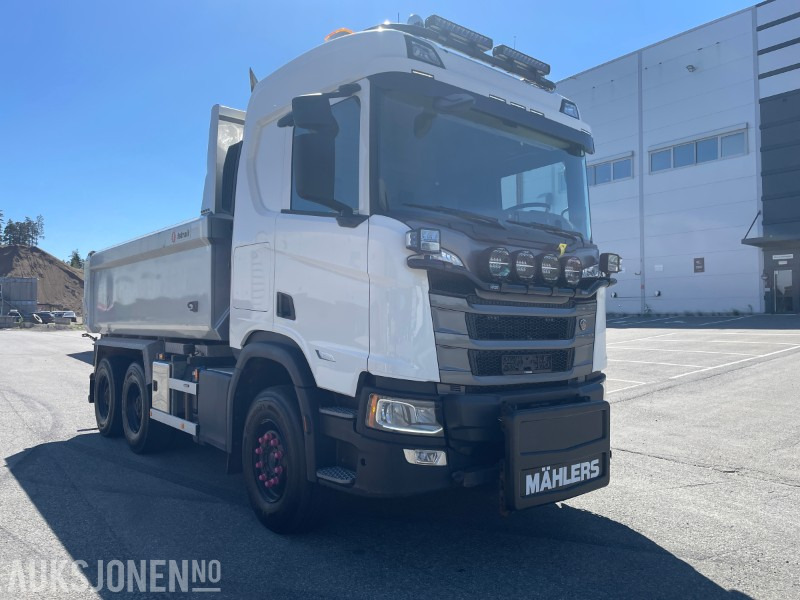 Scania R560 Super 6x4 Tippbil Istrail dumperkasse Mahlers brøyterigget - Kravas automašīna pašizgāzējs: foto 1 Scania R560 Super 6x4 Tippbil Istrail dumperkasse Mahlers brøyterigget - Kravas automašīna pašizgāzējs: foto 1