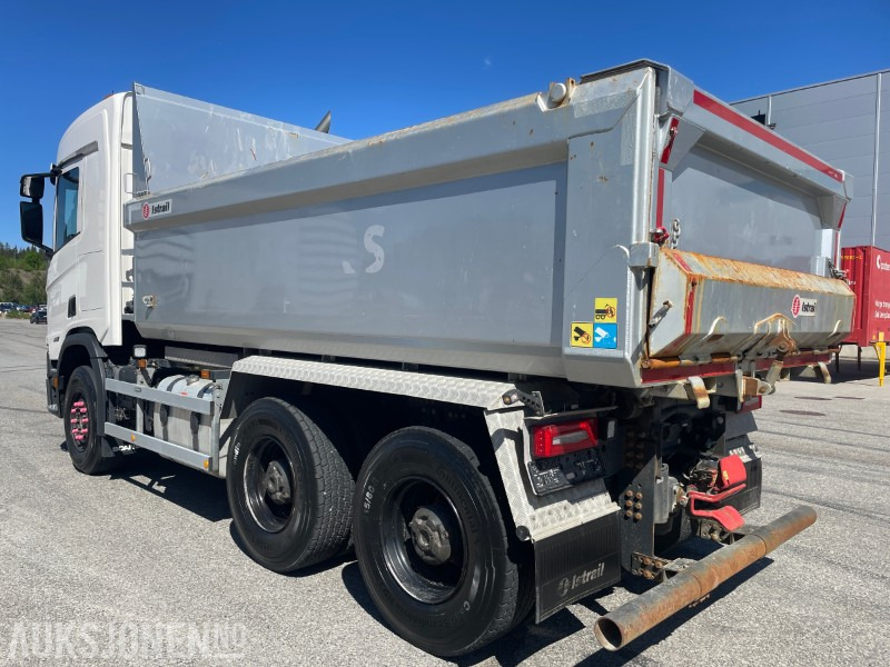 Scania R560 Super 6x4 Tippbil Istrail dumperkasse Mahlers brøyterigget - Kravas automašīna pašizgāzējs: foto 5 Scania R560 Super 6x4 Tippbil Istrail dumperkasse Mahlers brøyterigget - Kravas automašīna pašizgāzējs: foto 5