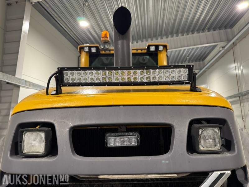 Riteņu iekrāvējs VOLVO L120F HJULLASTER MED SKUFFE, SENTRALSMØRING OG 2 SETT HJUL: foto 9