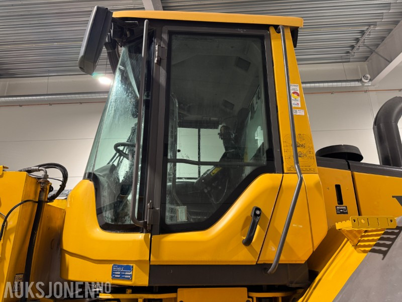 Riteņu iekrāvējs VOLVO L120F HJULLASTER MED SKUFFE, SENTRALSMØRING OG 2 SETT HJUL: foto 16