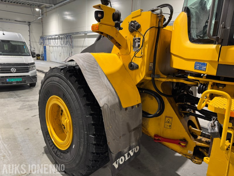 Riteņu iekrāvējs VOLVO L120F HJULLASTER MED SKUFFE, SENTRALSMØRING OG 2 SETT HJUL: foto 15