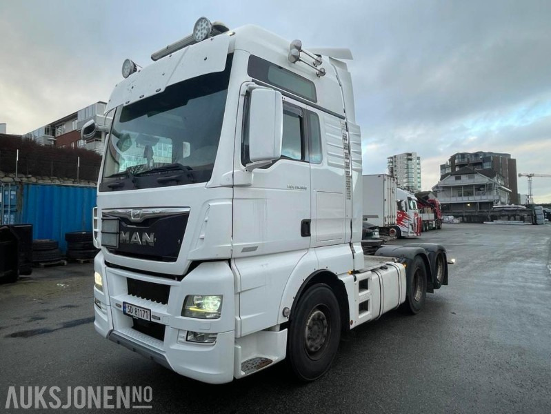 2016 MAN TGX 28.560 Trekkvogn 6X2 - 3 akslet - 560 hk. - 401154 km. - Vilcējs: foto 1 2016 MAN TGX 28.560 Trekkvogn 6X2 - 3 akslet - 560 hk. - 401154 km. - Vilcējs: foto 1