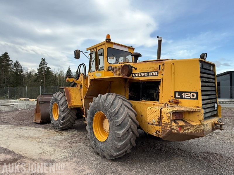 Volvo L120 Hjullaster - 4x4 - Gjerstad 2900L skuff - Nylig byttet dekk - Vekt montert - Riteņu iekrāvējs: foto 4 Volvo L120 Hjullaster - 4x4 - Gjerstad 2900L skuff - Nylig byttet dekk - Vekt montert - Riteņu iekrāvējs: foto 4