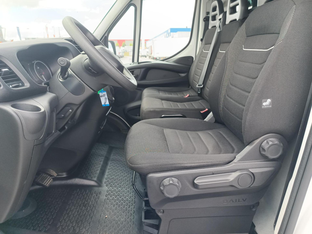 IVECO Daily 35S16A8V - Kravas mikroautobuss: foto 5 IVECO Daily 35S16A8V - Kravas mikroautobuss: foto 5