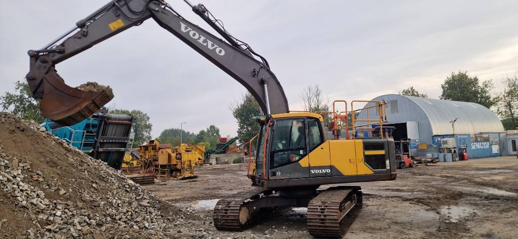 Volvo EC 220EL - Kāpurķēžu ekskavators: foto 1 Volvo EC 220EL - Kāpurķēžu ekskavators: foto 1