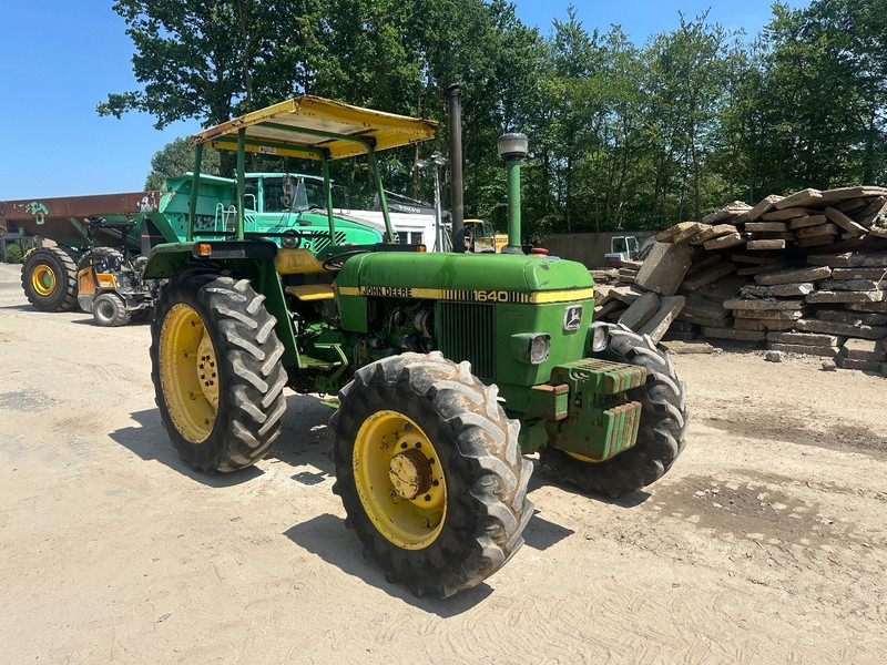 John Deere 1640 4x4 - Traktors ar paaugstinātu klīrensu: foto 2 John Deere 1640 4x4 - Traktors ar paaugstinātu klīrensu: foto 2