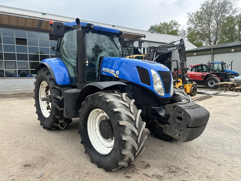 New Holland T7.235 - Traktors: foto 2 New Holland T7.235 - Traktors: foto 2