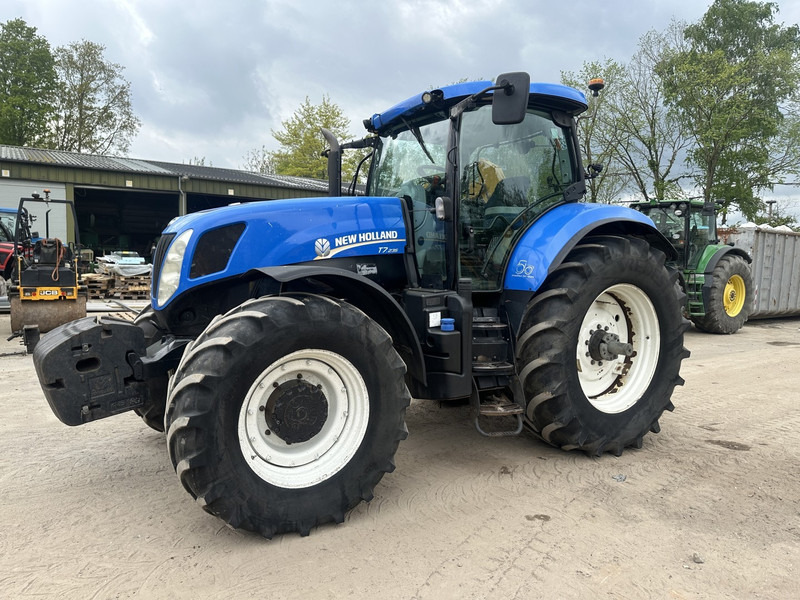 New Holland T7.235 - Traktors: foto 1 New Holland T7.235 - Traktors: foto 1