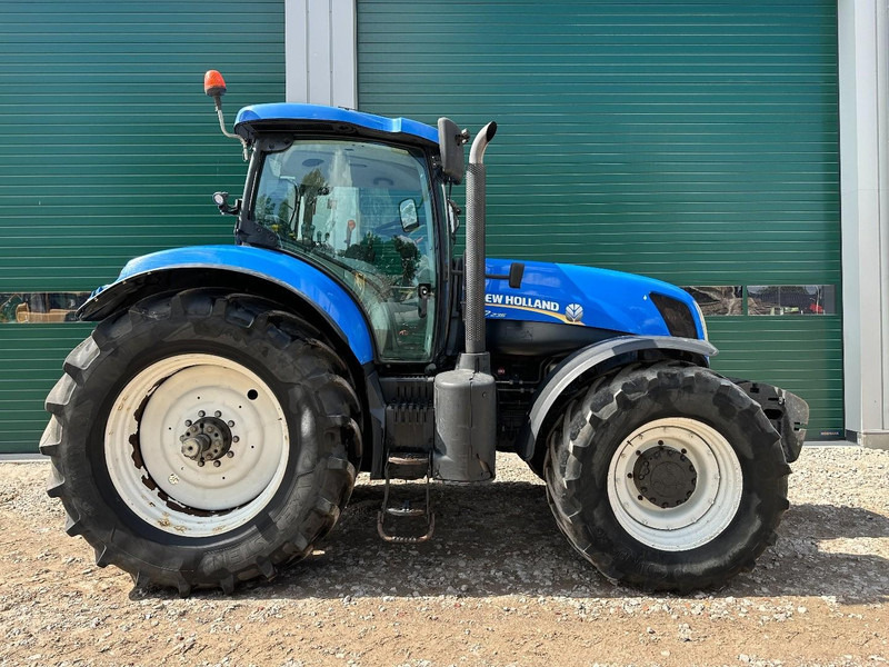 New Holland T7.235 Power Command - Traktors: foto 4 New Holland T7.235 Power Command - Traktors: foto 4