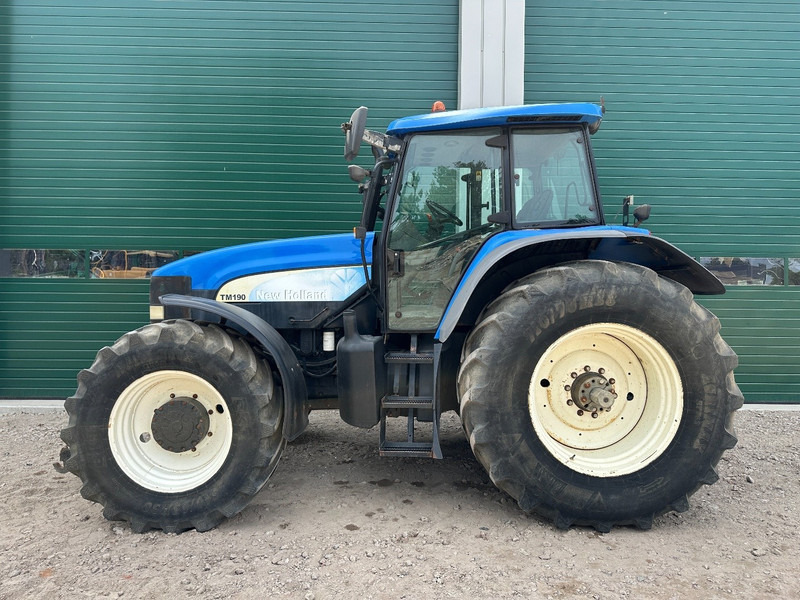 New Holland TM 190 - Traktors: foto 3 New Holland TM 190 - Traktors: foto 3
