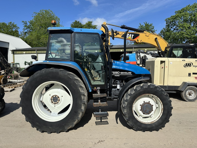 New Holland TS 90 - Traktors: foto 5 New Holland TS 90 - Traktors: foto 5
