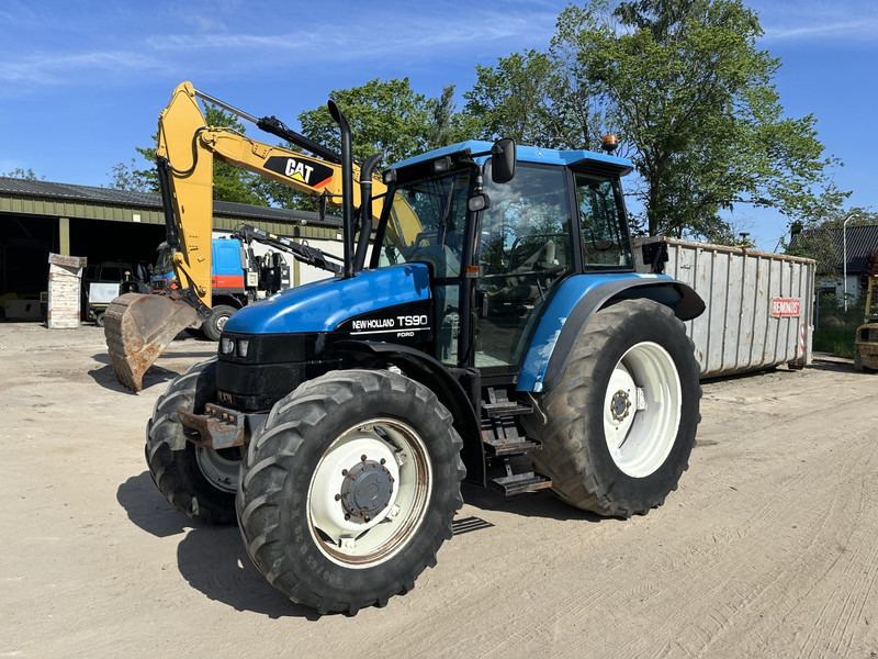New Holland TS 90 - Traktors: foto 2 New Holland TS 90 - Traktors: foto 2