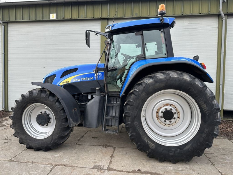 New Holland TVT 195 Dutch registration - Traktors: foto 2 New Holland TVT 195 Dutch registration - Traktors: foto 2