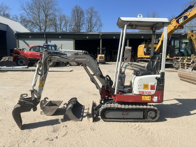 Takeuchi TB 108 3 buckets - Mini-ekskavators: foto 2 Takeuchi TB 108 3 buckets - Mini-ekskavators: foto 2