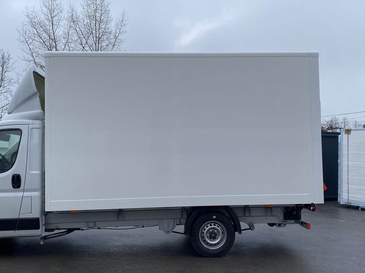 Jaunā Furgons ar slēgtā virsbūve CITROEN JUMPER L4 1+2, 180PS, 2.2L | ALU-BOX 4200mm + LADERAMPE + LAGER: foto 7